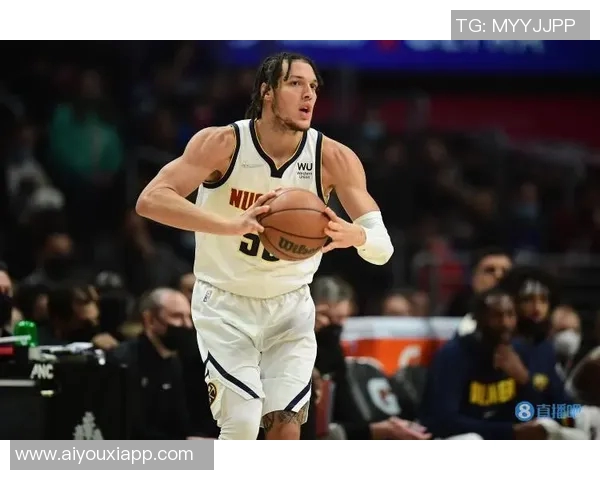 戈登状态火热半场完美表现砍下14分外加3篮板1助攻助力球队奋勇争先